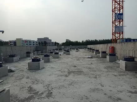 Advantages of seismic isolation bearing and damper in reducing seismic damage in buildings