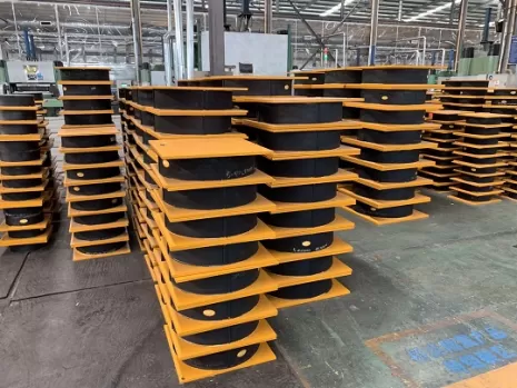 whether bridge rubber bearings have seismic isolation performance ?